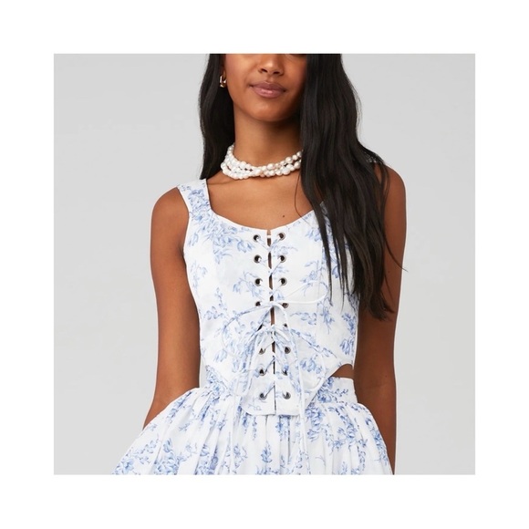 Selfie corset in bed and breakfast duchess - Picture 1 of 12